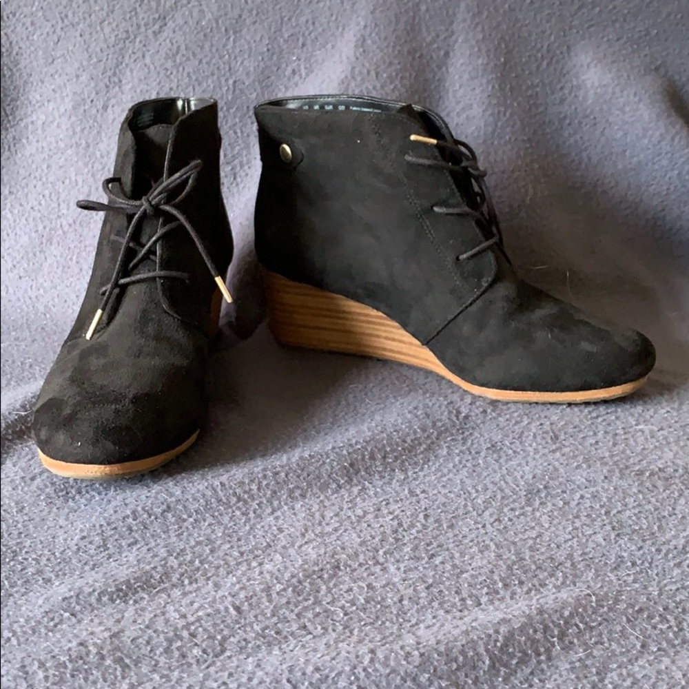 Black felt heeled boots